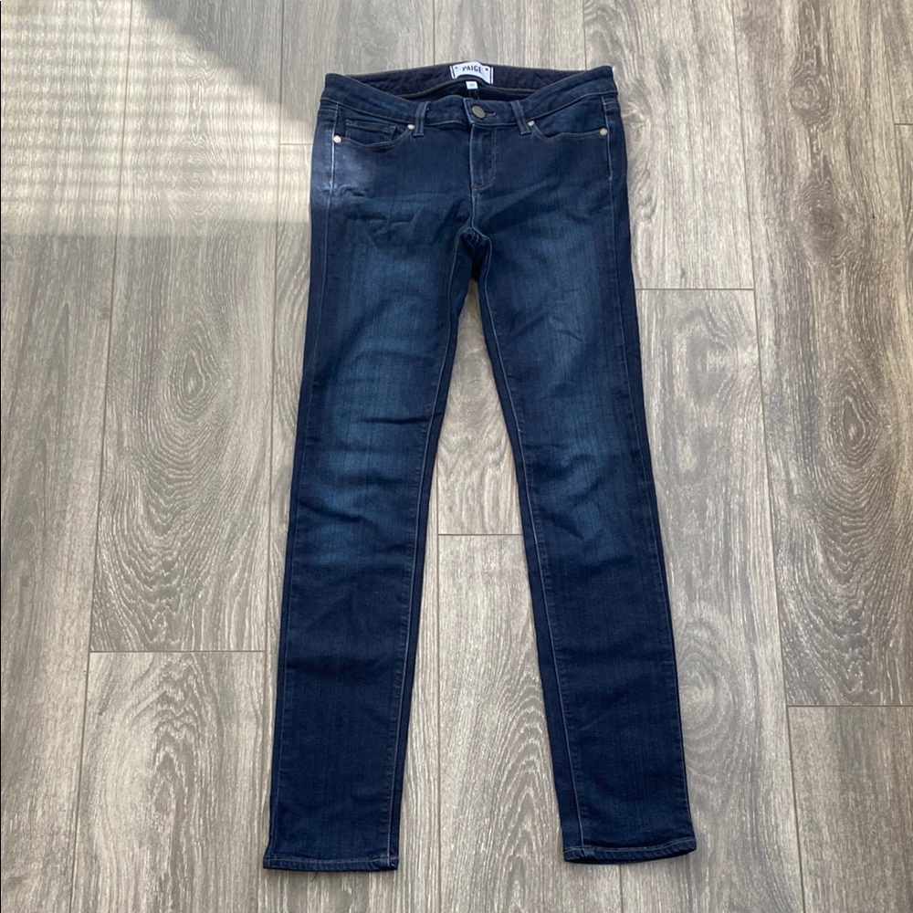 PAIGE - Skyline Low Rise Skinny Jeans in Dark Wash - Size 26